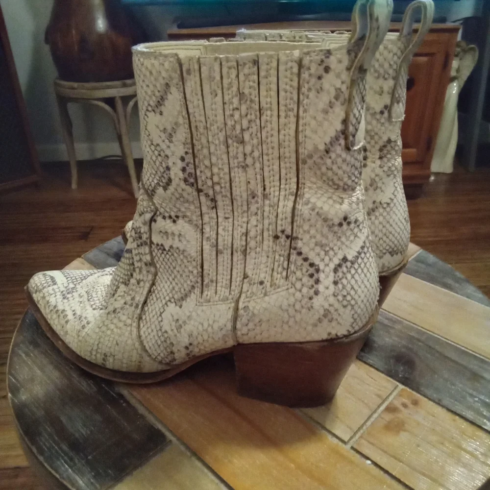 Dolce Vita Serna Snakeskin Leather Booties Size 8.5. Block Heel 2.5" - Picture 8 of 16